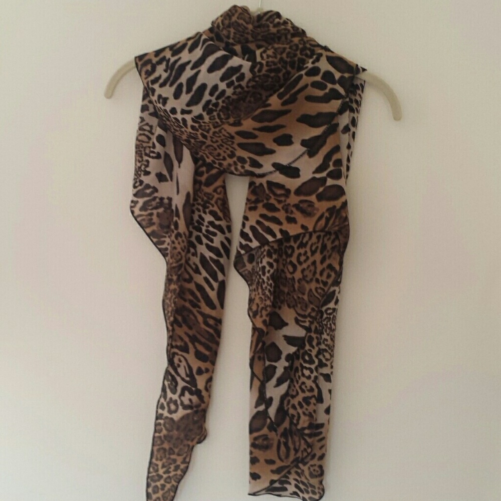 Cheetah Scarf - Picture 2 of 3